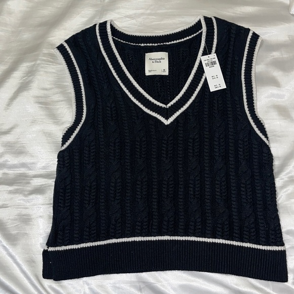 Abercrombie & Fitch Cropped V-Neck Sweater Vest Black and White A&F 🤍 NWT - Picture 2 of 7